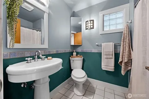 12521 2nd Avenue NE Seattle WA 98125