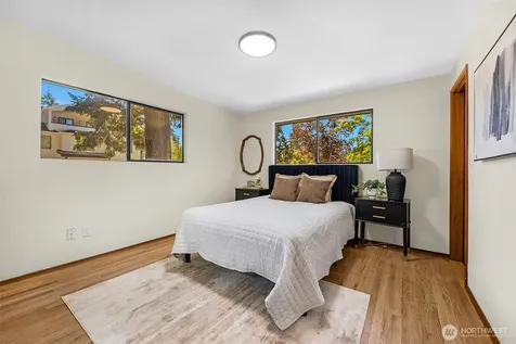 12521 2nd Avenue NE Seattle WA 98125