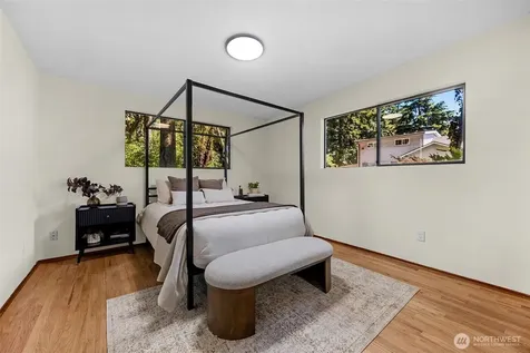 12521 2nd Avenue NE Seattle WA 98125