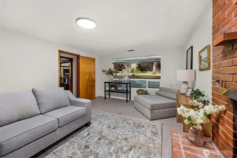 12521 2nd Avenue NE Seattle WA 98125