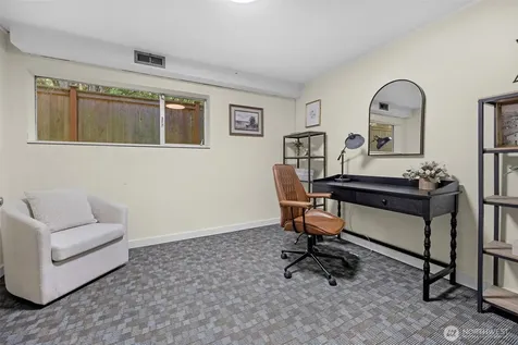 12521 2nd Avenue NE Seattle WA 98125