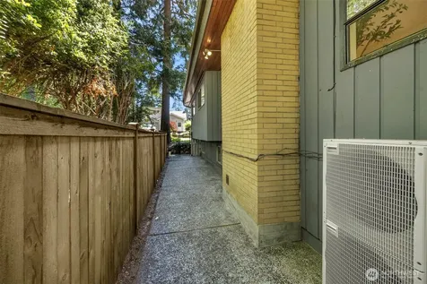 12521 2nd Avenue NE Seattle WA 98125