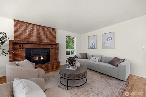 12521 2nd Avenue NE Seattle WA 98125