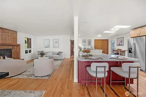 12521 2nd Avenue NE Seattle WA 98125
