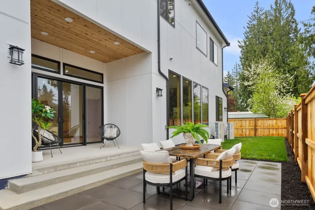 1207 145th Avenue SE Bellevue WA 98007