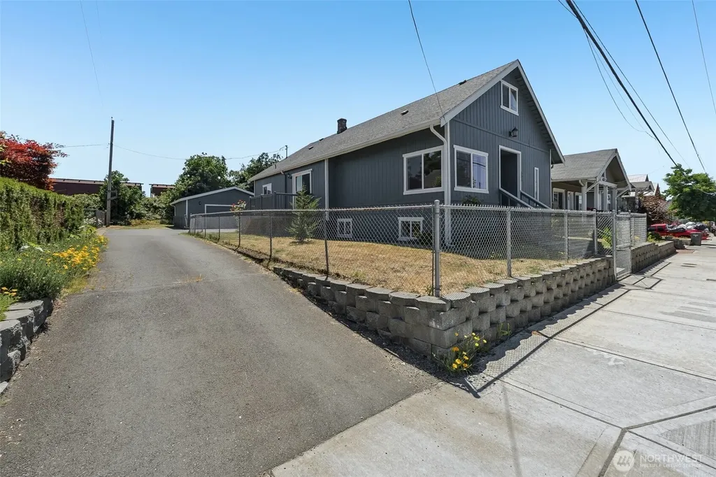 806 4th Street SE Auburn WA 98002
