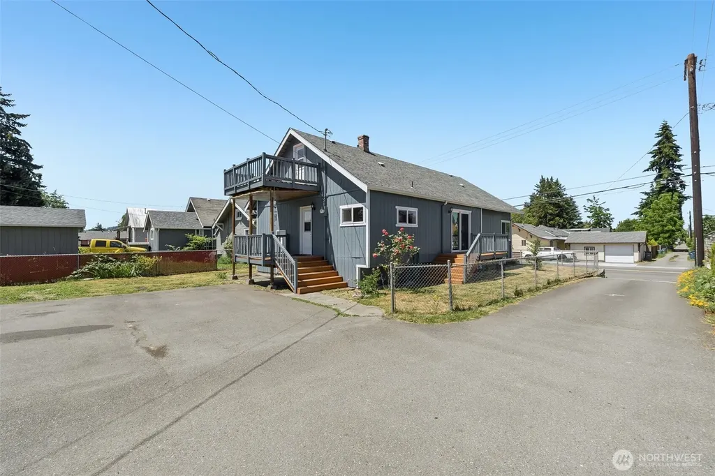 806 4th Street SE Auburn WA 98002