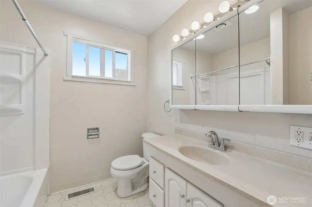 806 4th Street SE Auburn WA 98002