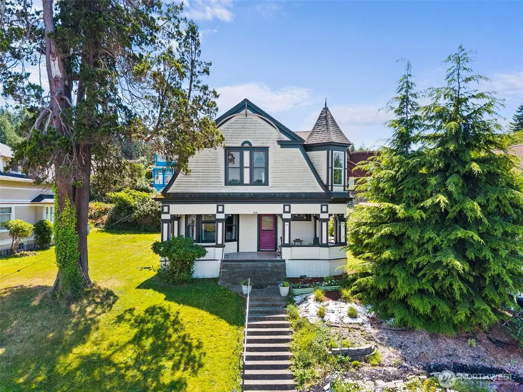 714 W First Street South Bend WA 98586