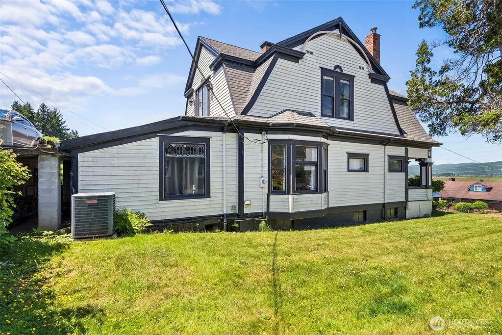 714 W First Street South Bend WA 98586