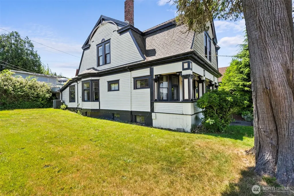 714 W First Street South Bend WA 98586