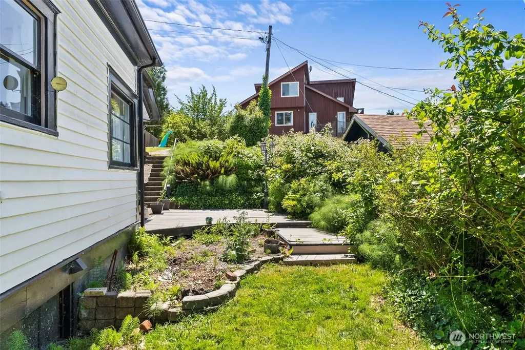 714 W First Street South Bend WA 98586