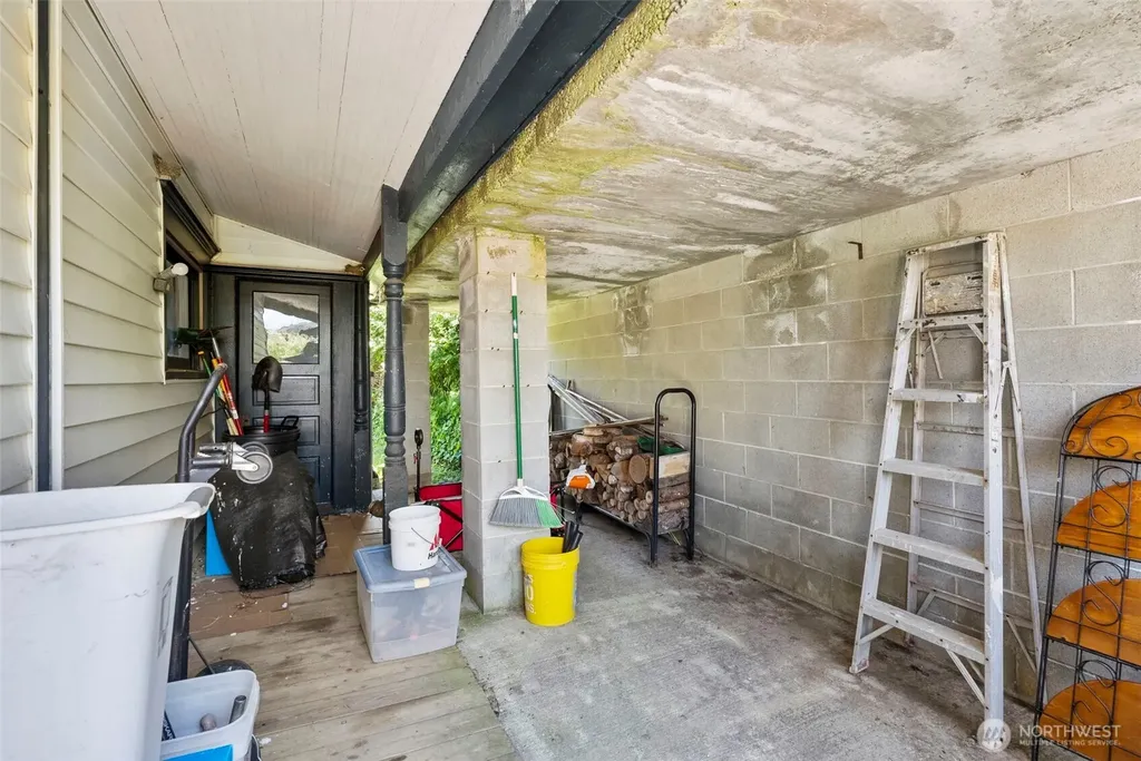 714 W First Street South Bend WA 98586
