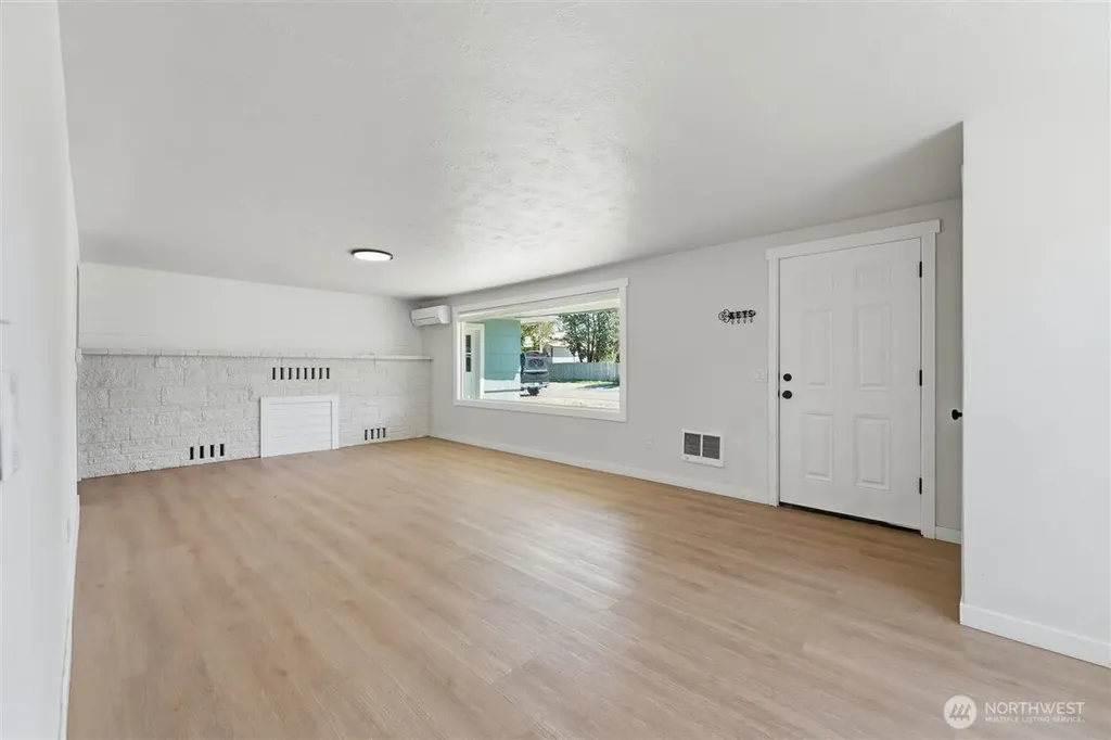 607 S 1st Street Brewster WA 98812