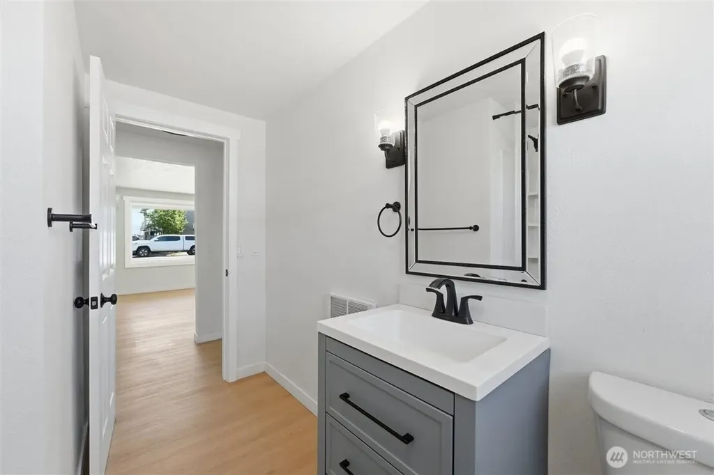 607 S 1st Street Brewster WA 98812