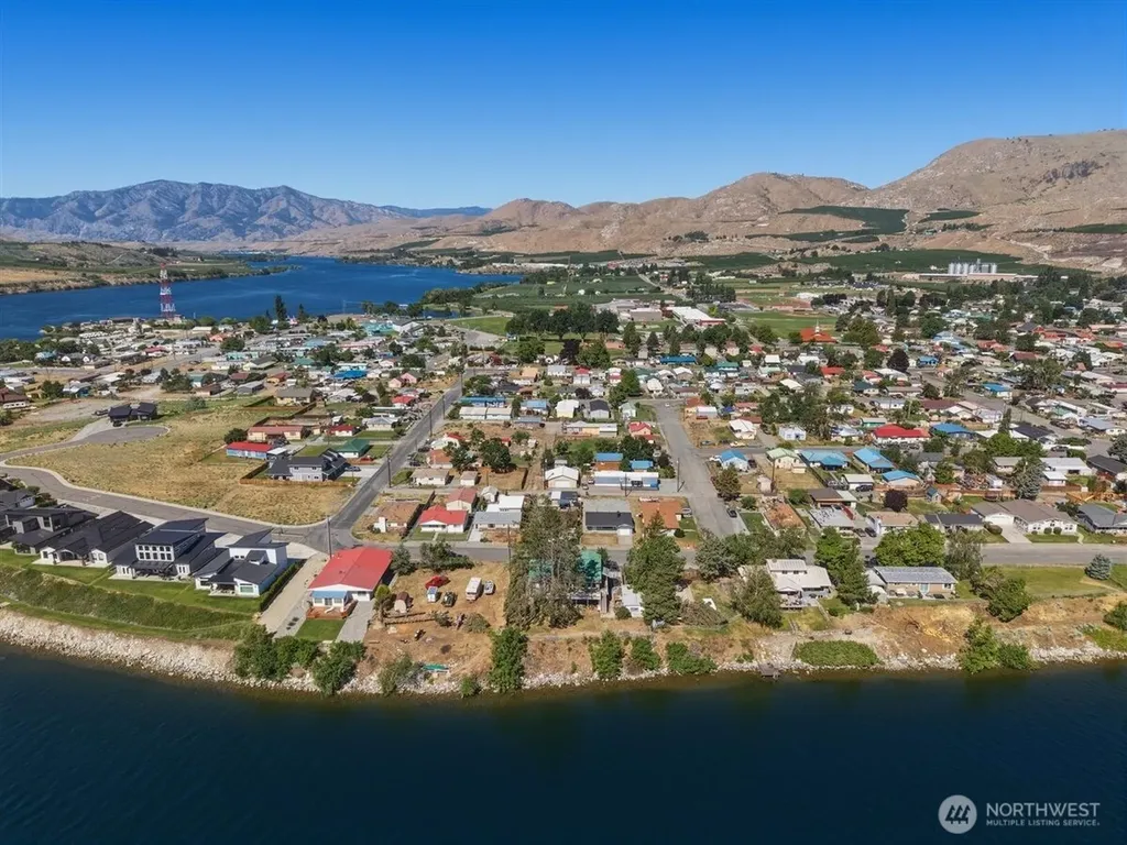 607 S 1st Street Brewster WA 98812