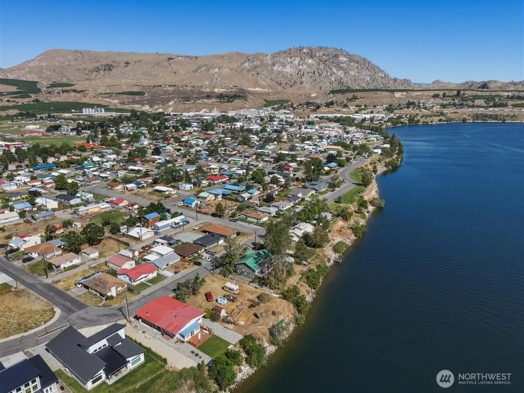 607 S 1st Street Brewster WA 98812