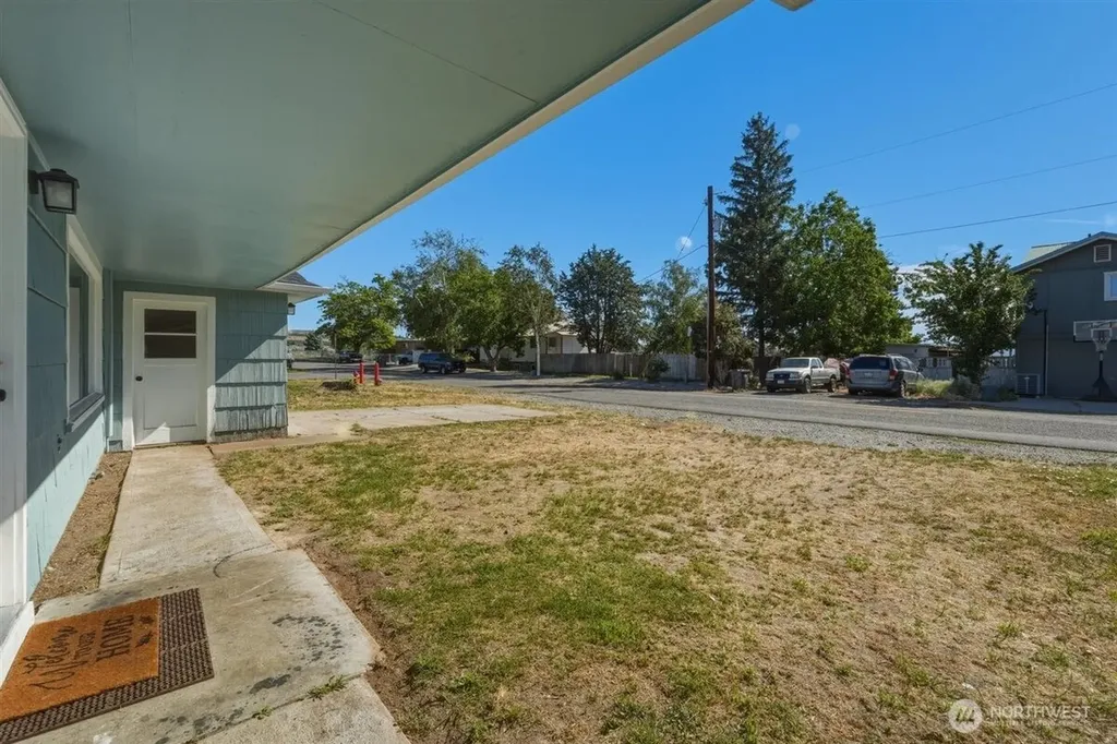 607 S 1st Street Brewster WA 98812