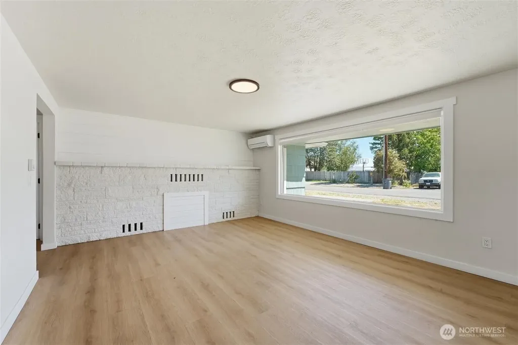 607 S 1st Street Brewster WA 98812