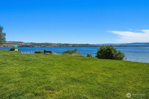 607 S 1st Street Brewster WA 98812