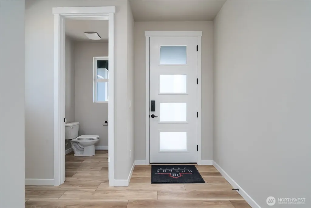 2455 SW Ridgeway Drive Oak Harbor WA 98277