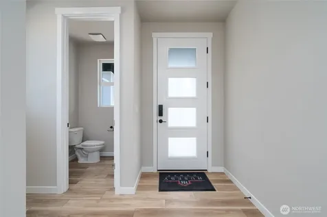 2455 SW Ridgeway Drive Oak Harbor WA 98277