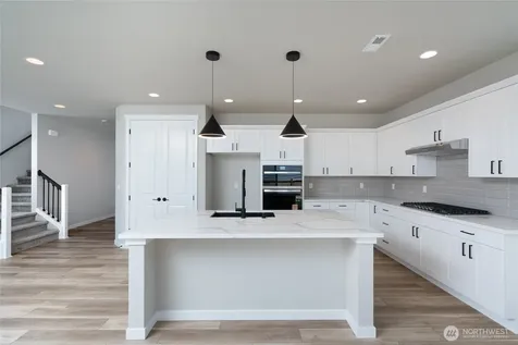 2455 SW Ridgeway Drive Oak Harbor WA 98277