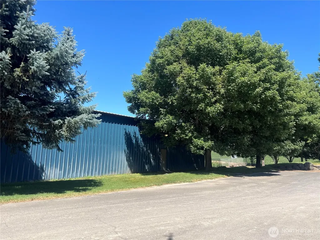 2784 Mcdonald Road Touchet WA 99360