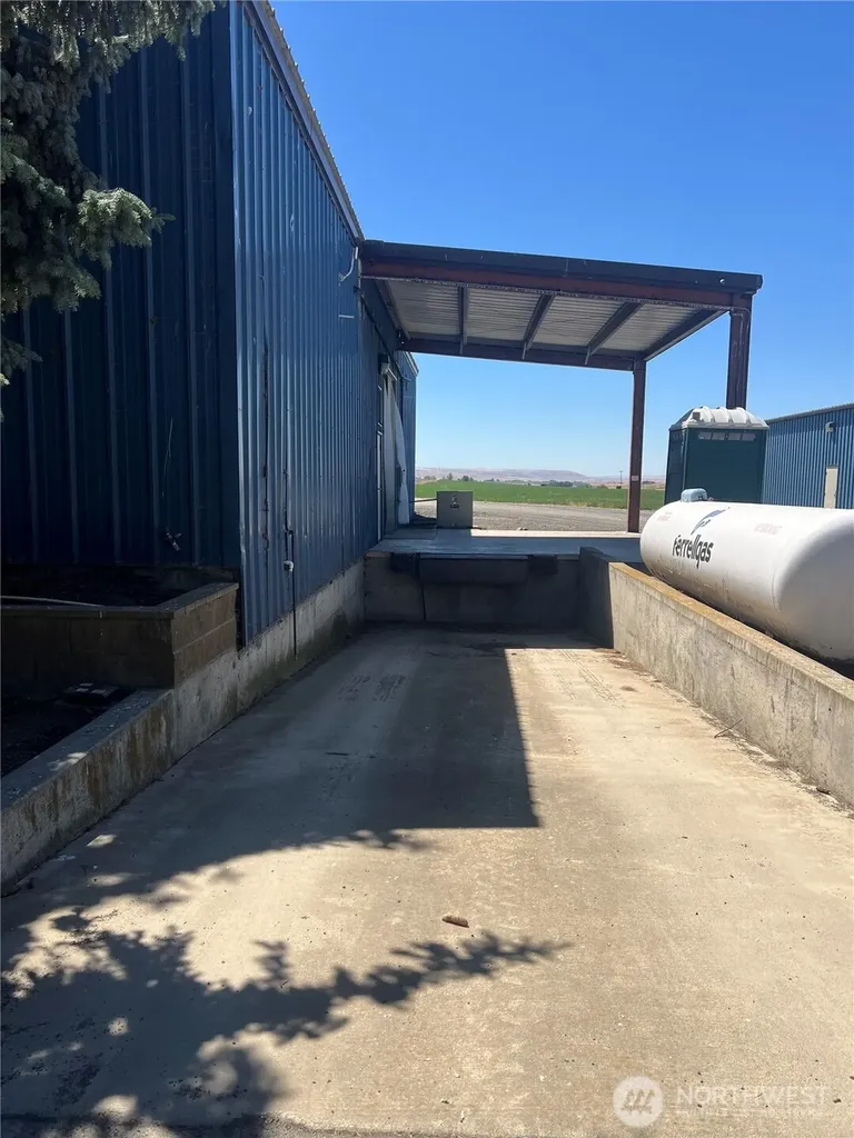 2784 Mcdonald Road Touchet WA 99360