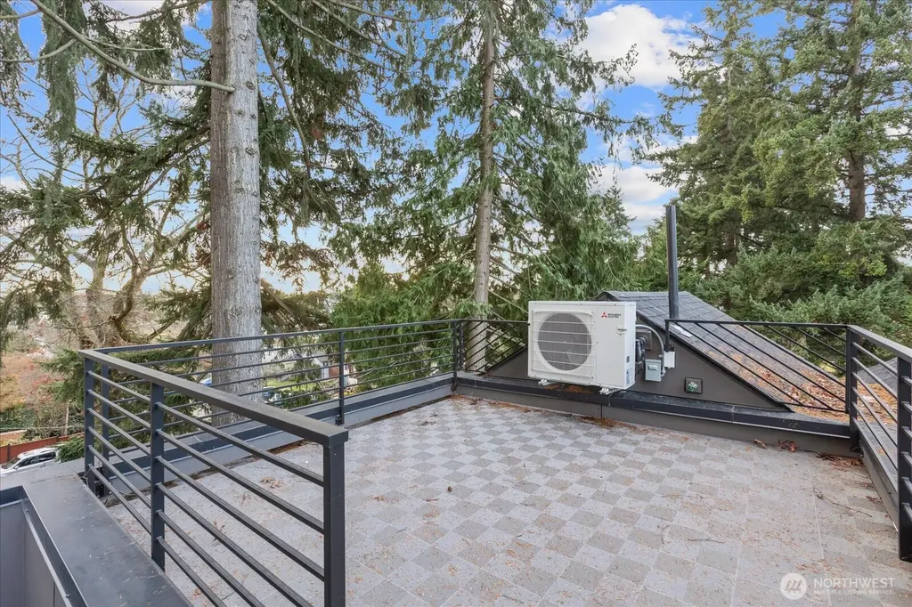 10736 Interlake Avenue N Seattle WA 98133