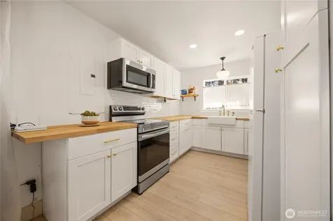 123 Chris Street Pateros WA 98846