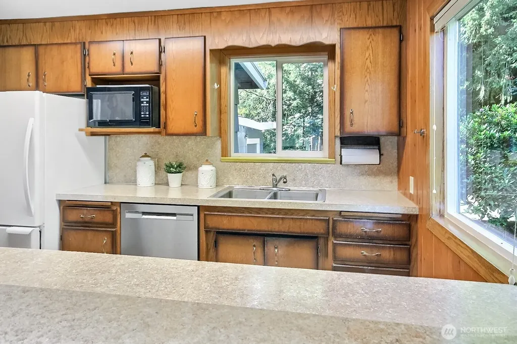 31602 W Lake Morton Drive SE Kent WA 98042