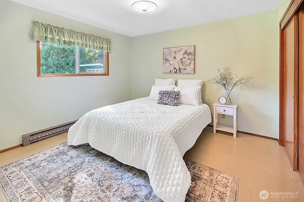 31602 W Lake Morton Drive SE Kent WA 98042