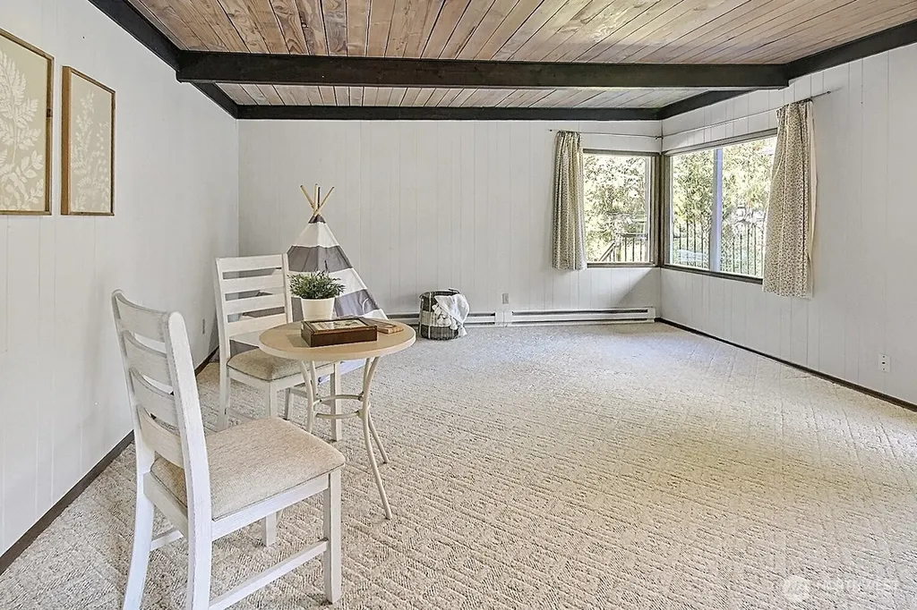 31602 W Lake Morton Drive SE Kent WA 98042