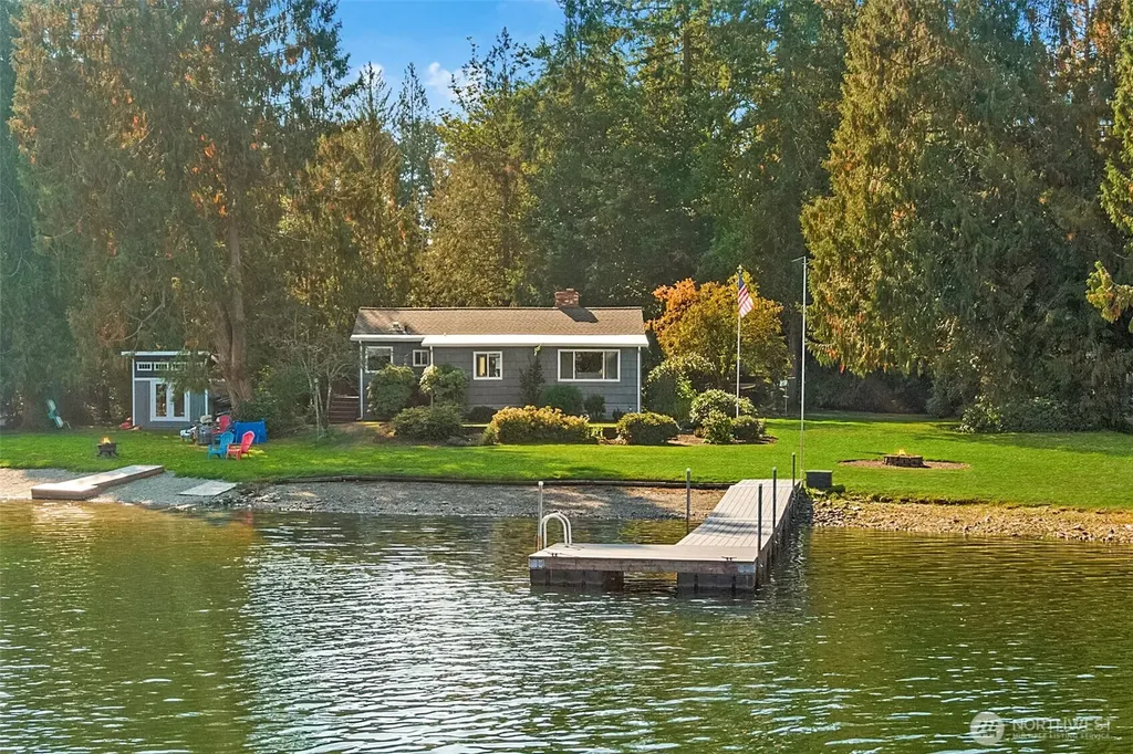 31602 W Lake Morton Drive SE Kent WA 98042