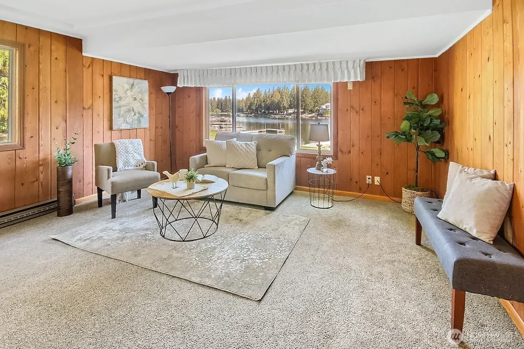 31602 W Lake Morton Drive SE Kent WA 98042