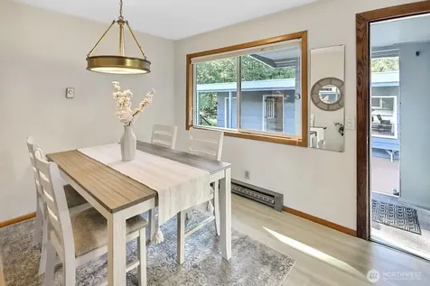 31602 W Lake Morton Drive SE Kent WA 98042