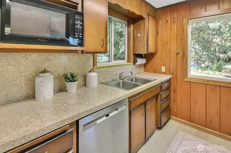 31602 W Lake Morton Drive SE Kent WA 98042
