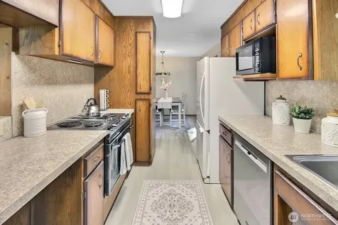 31602 W Lake Morton Drive SE Kent WA 98042