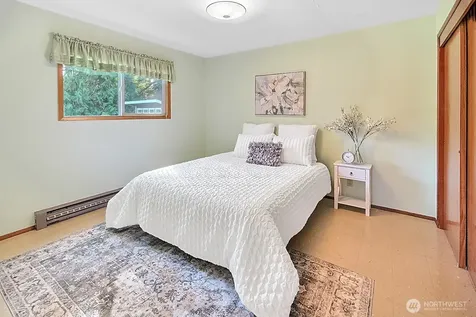 31602 W Lake Morton Drive SE Kent WA 98042