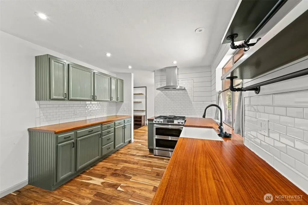 3560 NE Arrowhead Drive Bremerton WA 98311