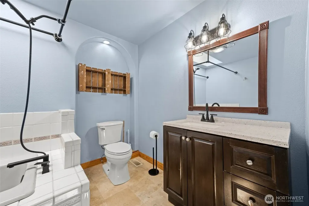 3560 NE Arrowhead Drive Bremerton WA 98311