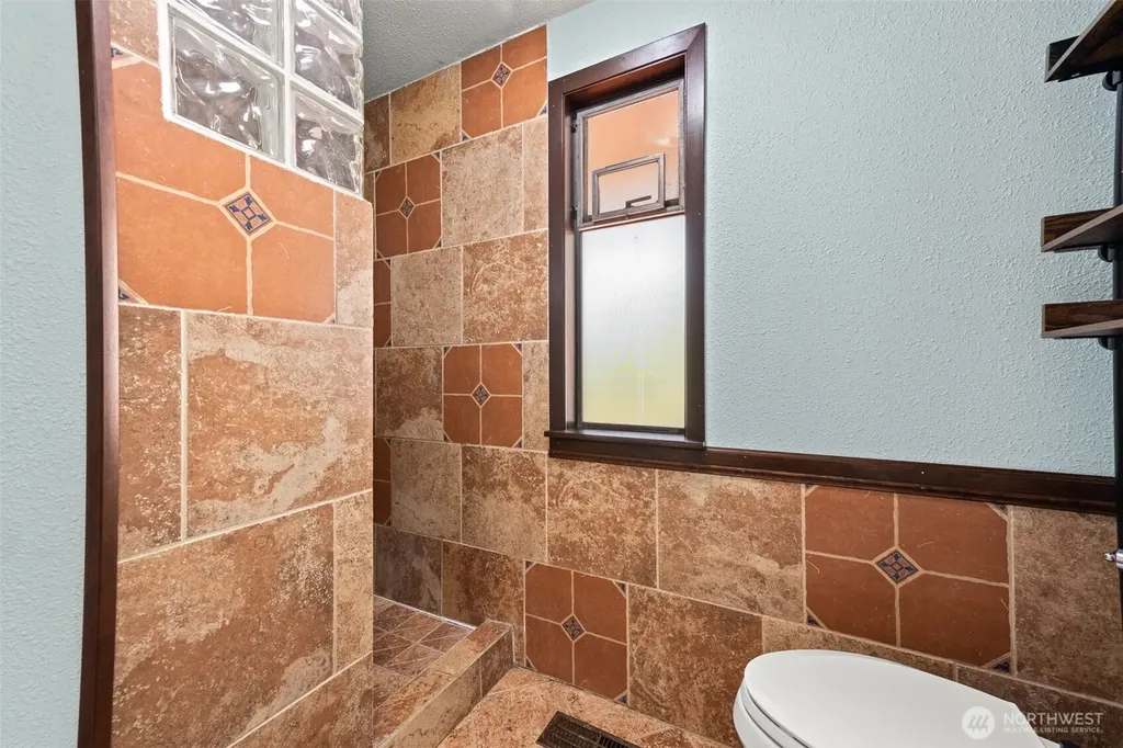 3560 NE Arrowhead Drive Bremerton WA 98311
