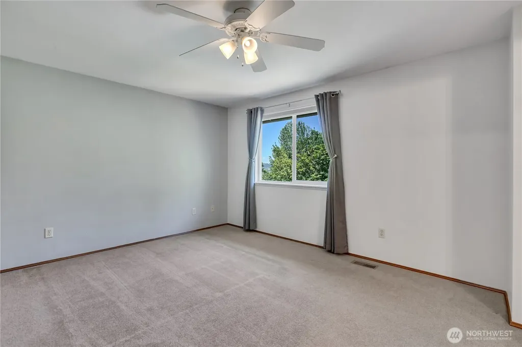 21211 95th Court S Kent WA 98031