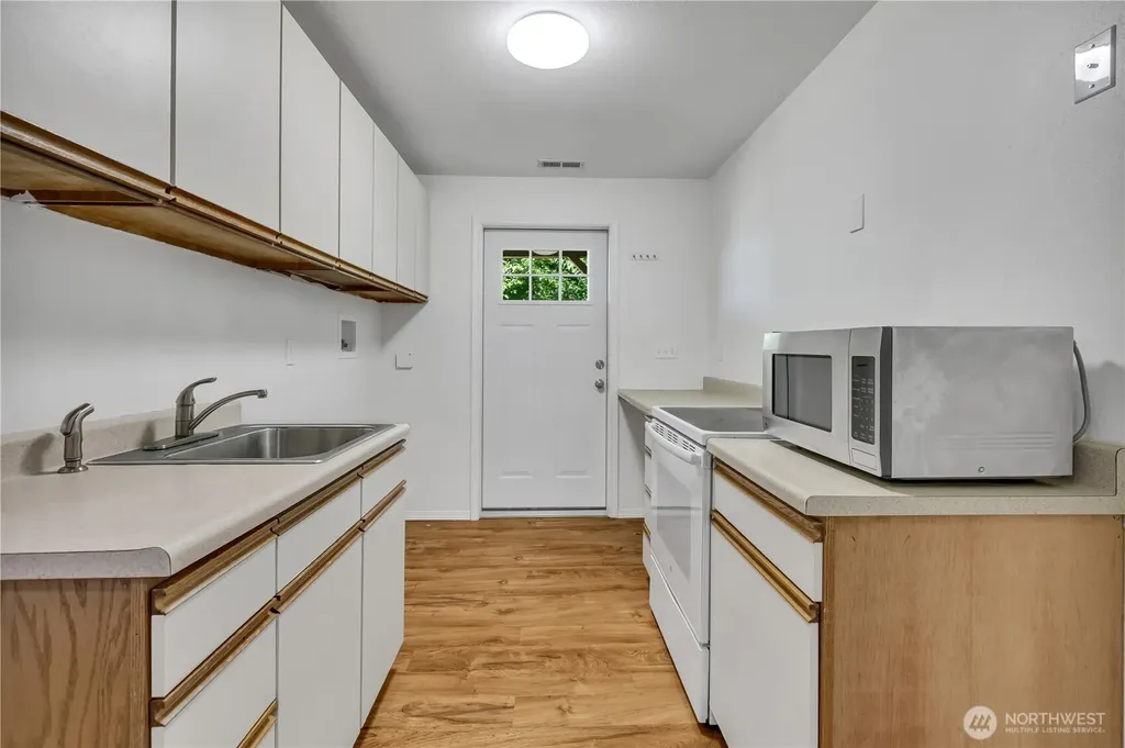 21211 95th Court S Kent WA 98031