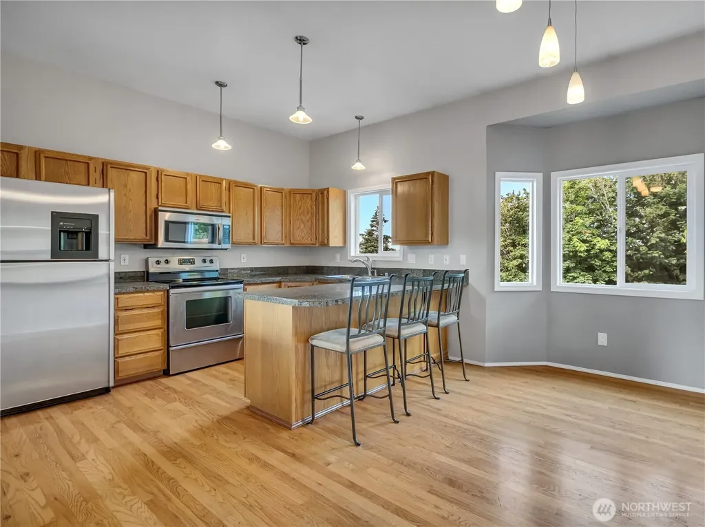 21211 95th Court S Kent WA 98031