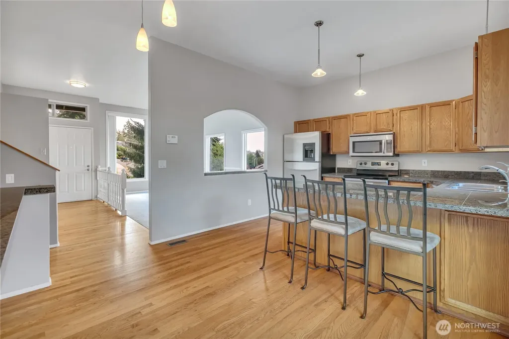21211 95th Court S Kent WA 98031