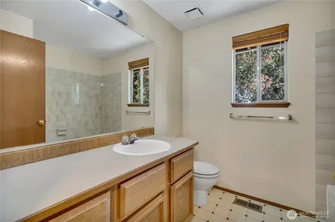 21211 95th Court S Kent WA 98031