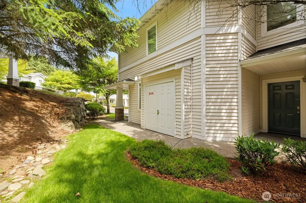 22112 S 42nd Avenue S Kent WA 98032