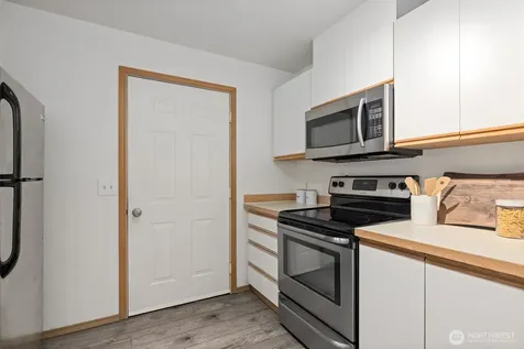 22112 S 42nd Avenue S Kent WA 98032